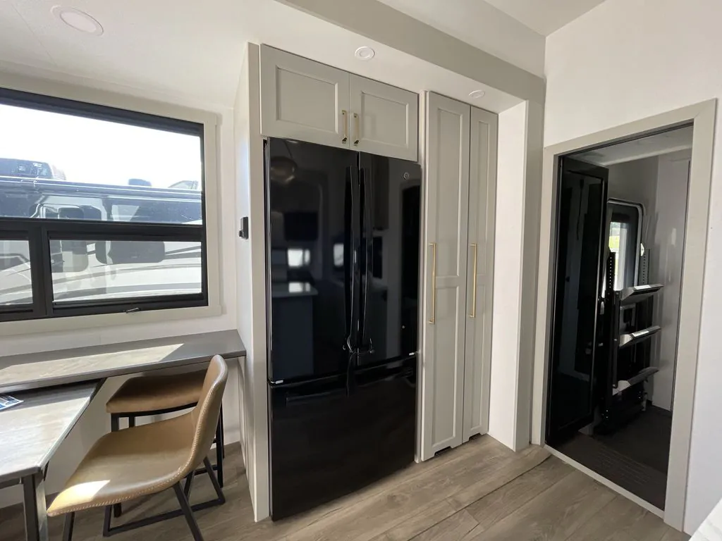 2025 Brinkley Model G 3250, Photos photo 27