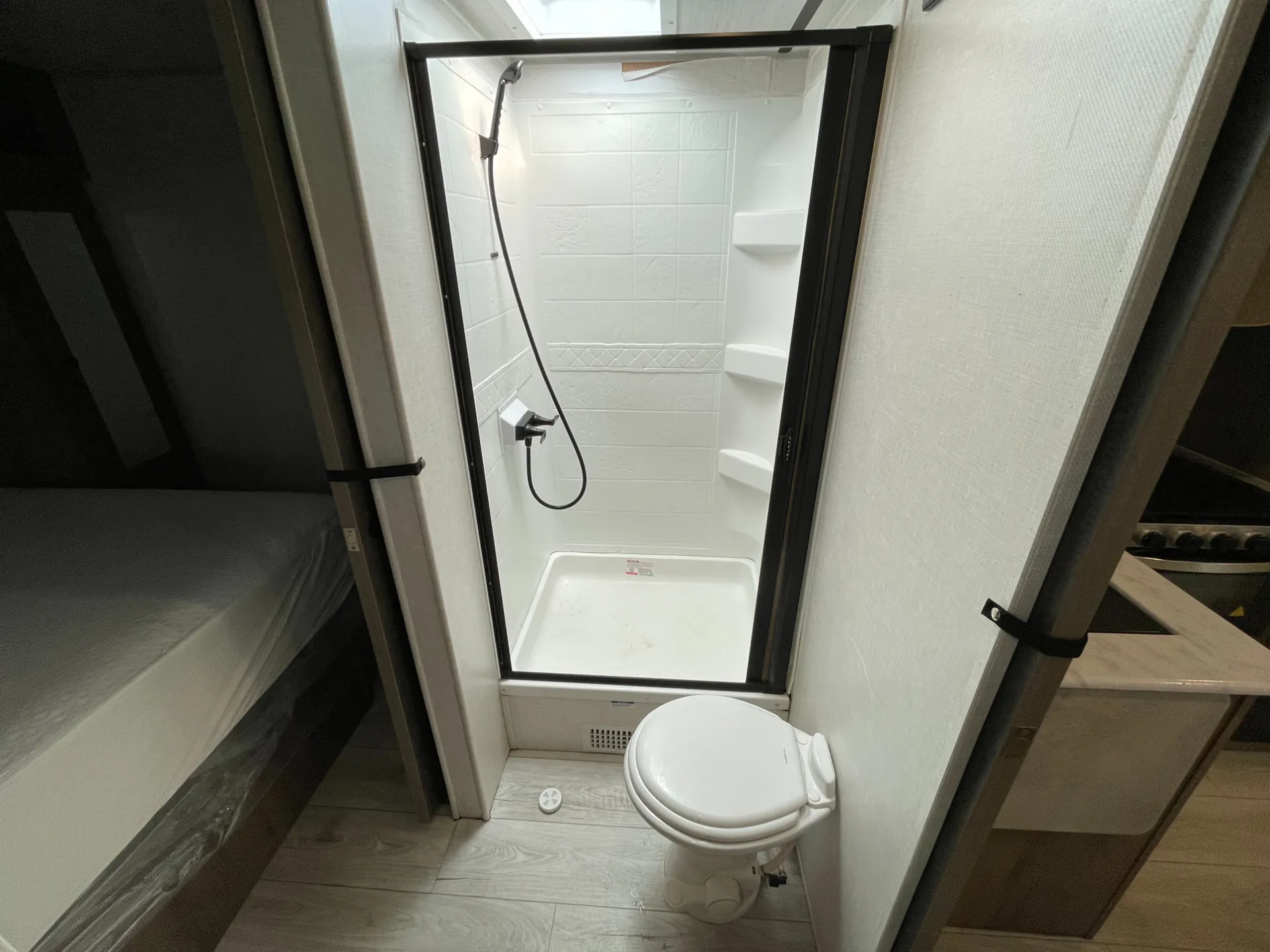 2022 Forest River Surveyor Legend 296QBLE — Photo 6
