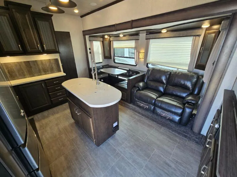 2018 Heartland Sundance 3700 RLB - Photo 3