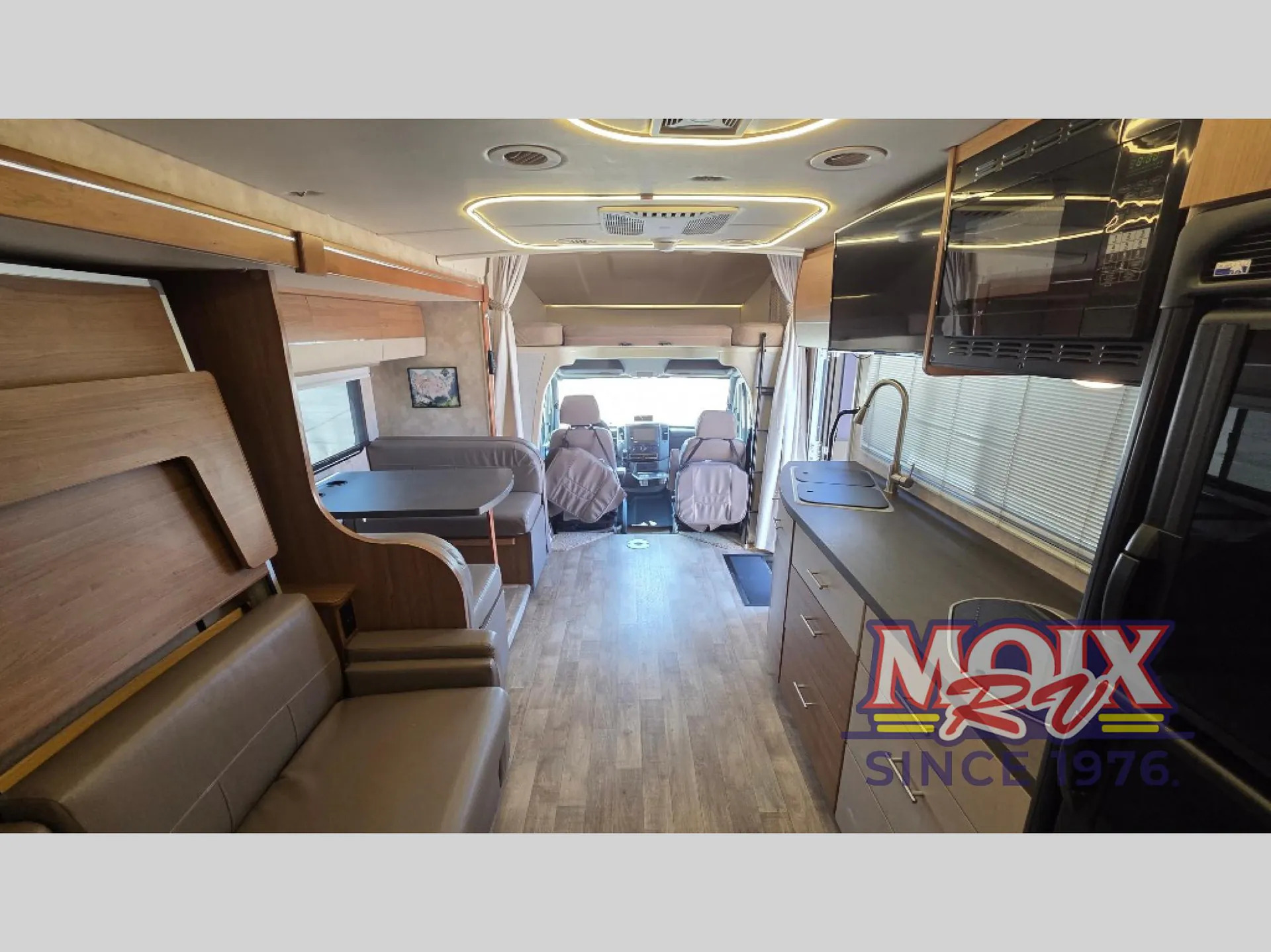 2018 Winnebago Navion 24D - Photo 4