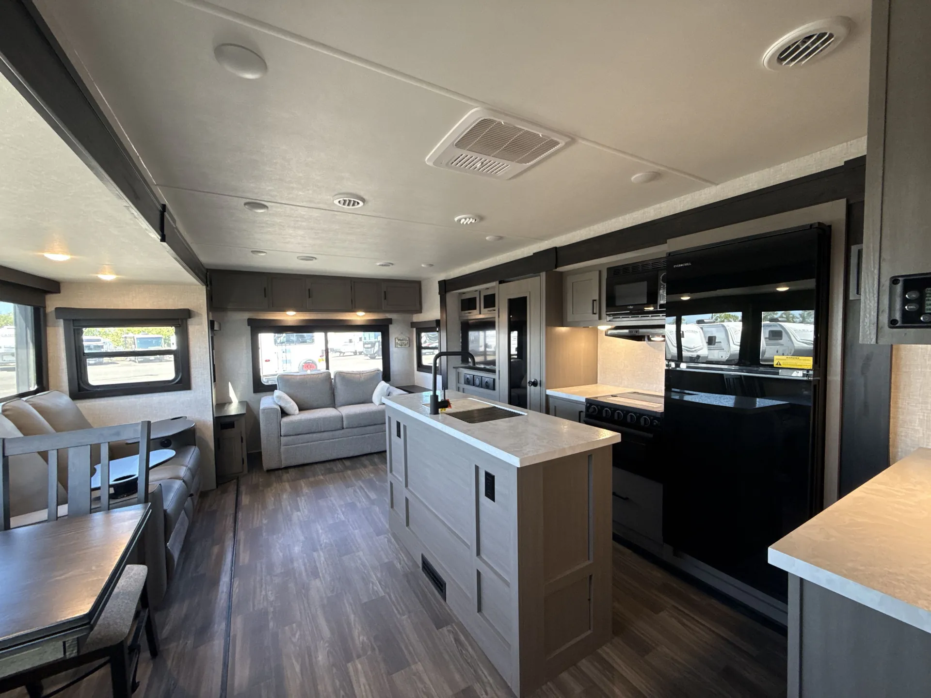 2024 Starcraft GSL 290RLS — living area main