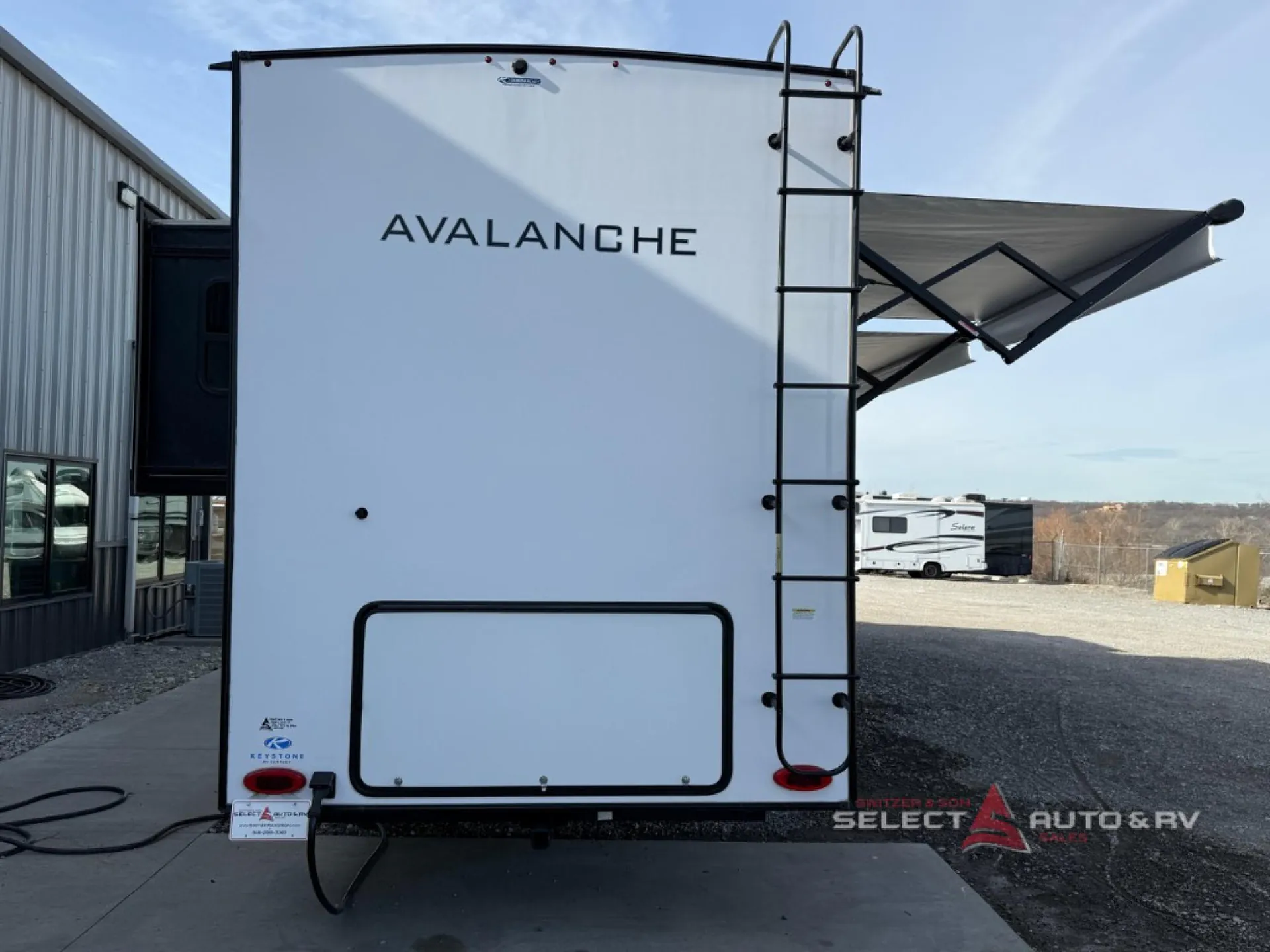 2023 Keystone Avalanche 360FL - Photo 3