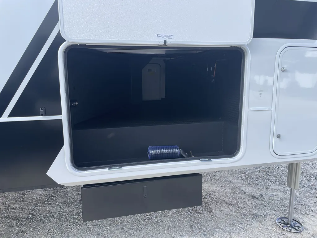 2026 Brinkley Model Z 2810, Photos photo 2