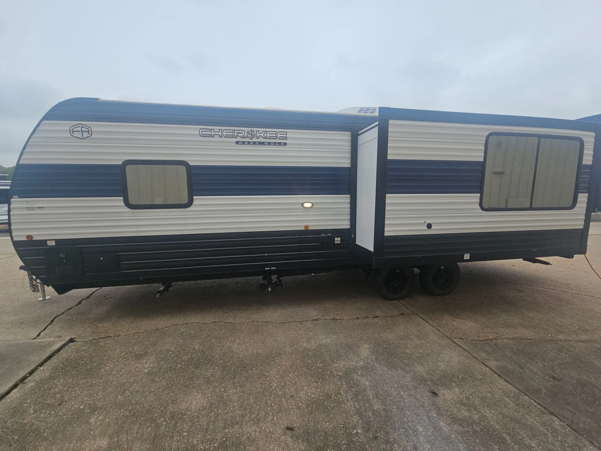 2025 Forest River Cherokee Grey Wolf 26SS — campside