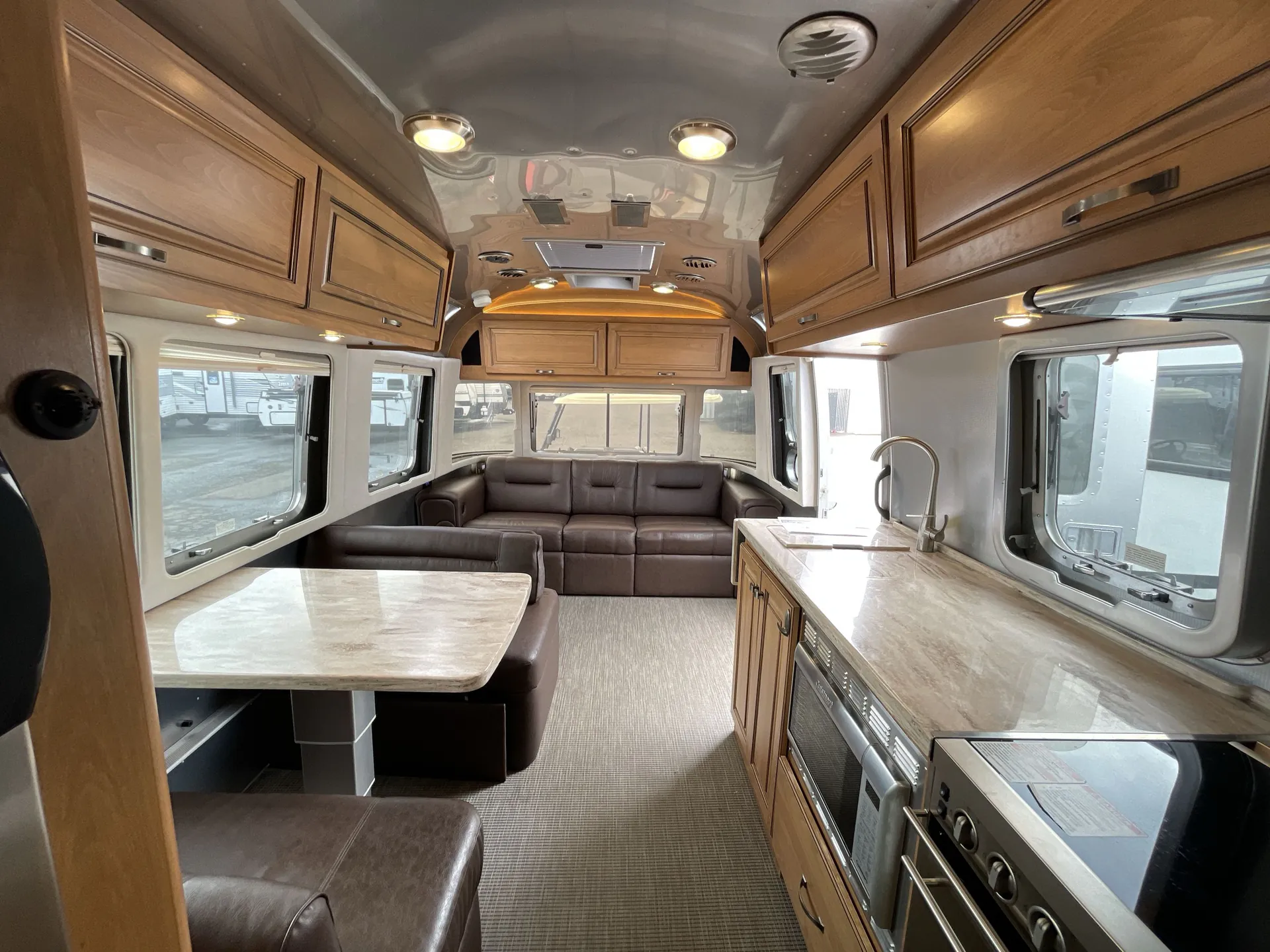 2017 airstream Classic 30 — living area main