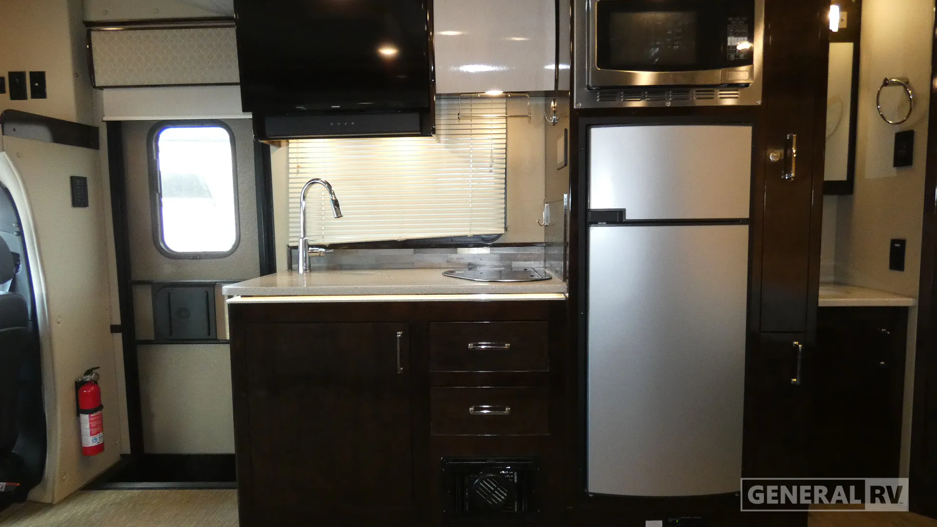 2020 Renegade RV Vienna 25FWC - Photo 4