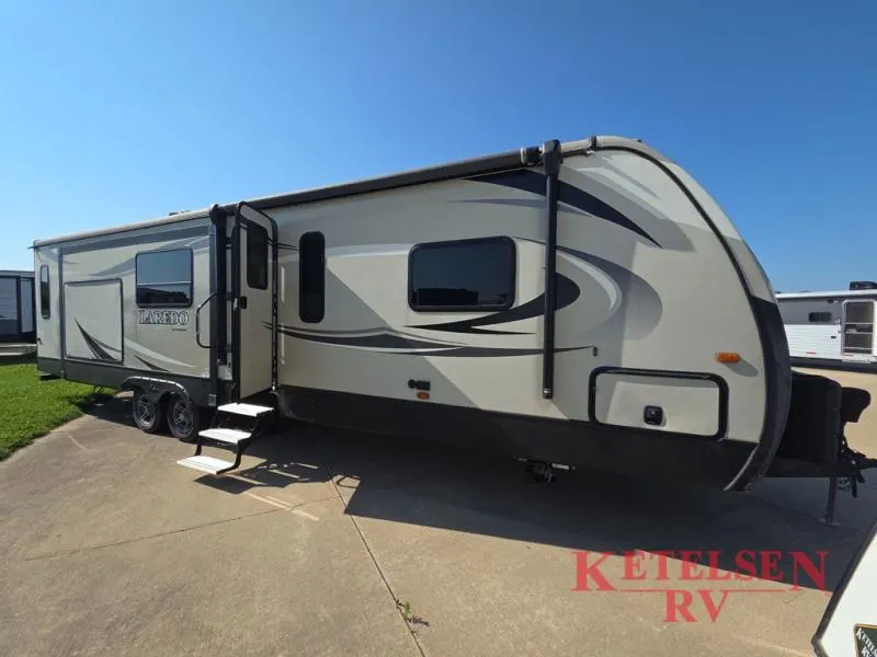 2018 Keystone Laredo 330RL - Photo 2
