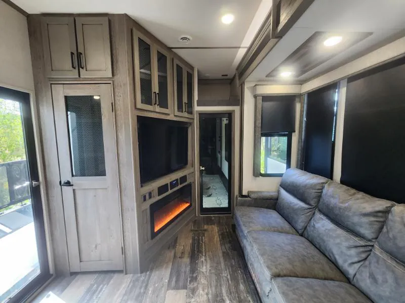 2021 Keystone Raptor 429, Photos photo 6