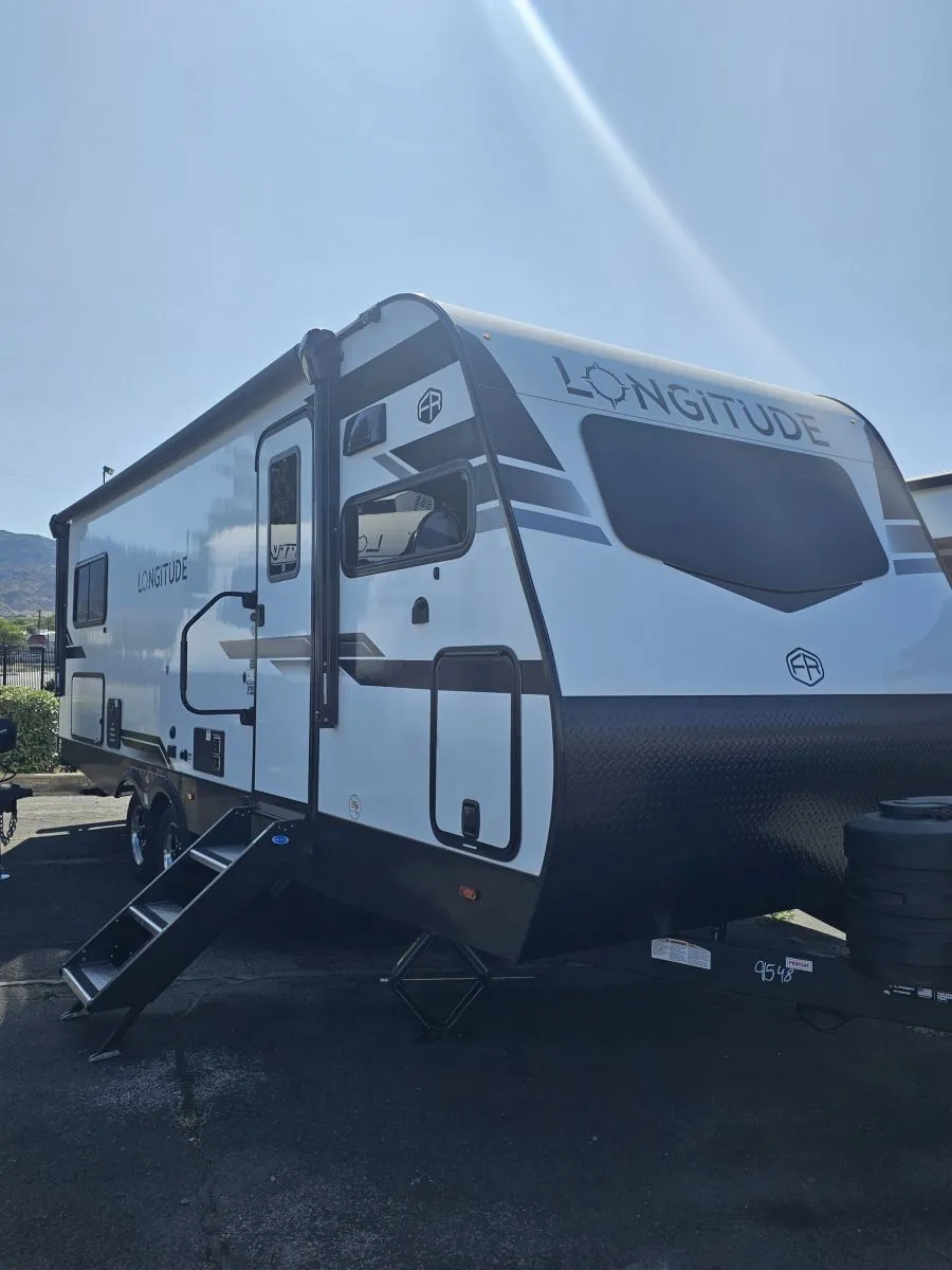 2026 East to West Longitude 230FK - Photo 2