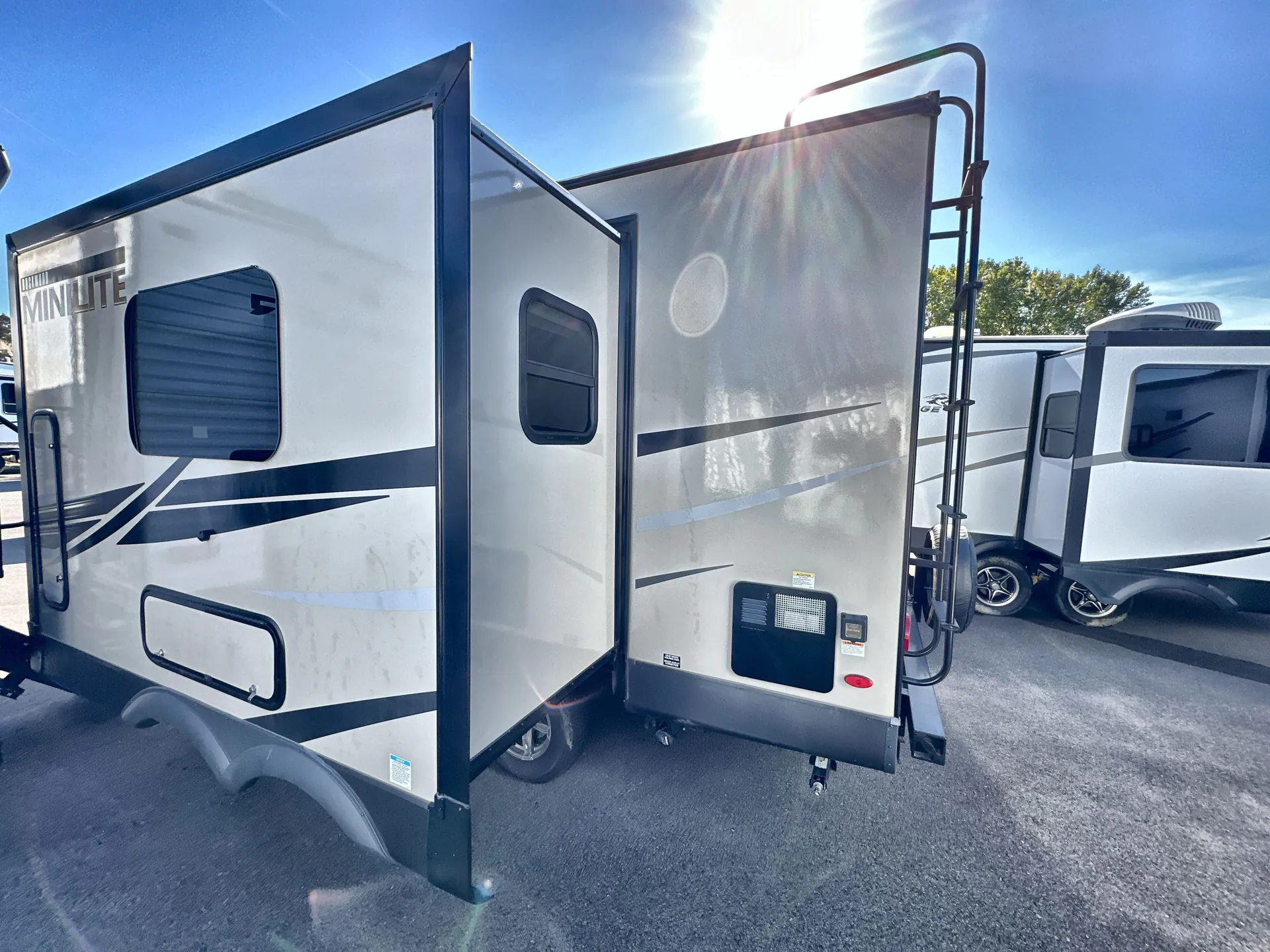 2022 Forest River Rockwood Mini Lite 2104S — off campside