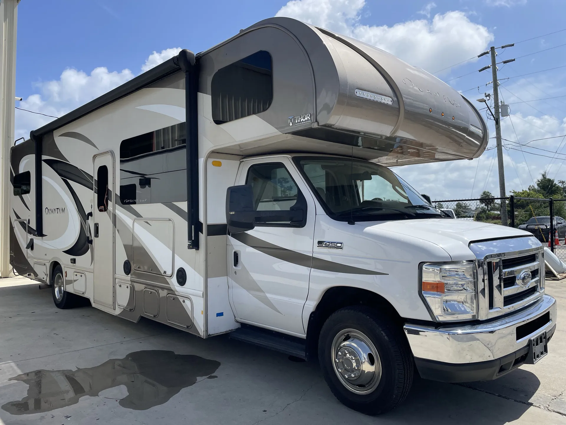2017 Thor Motor Coach Quantum WS31 - Photo 2