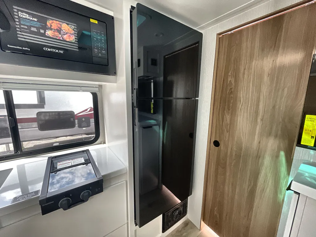 2027 Winnebago Micro Minnie 2108DS, Photos photo 8