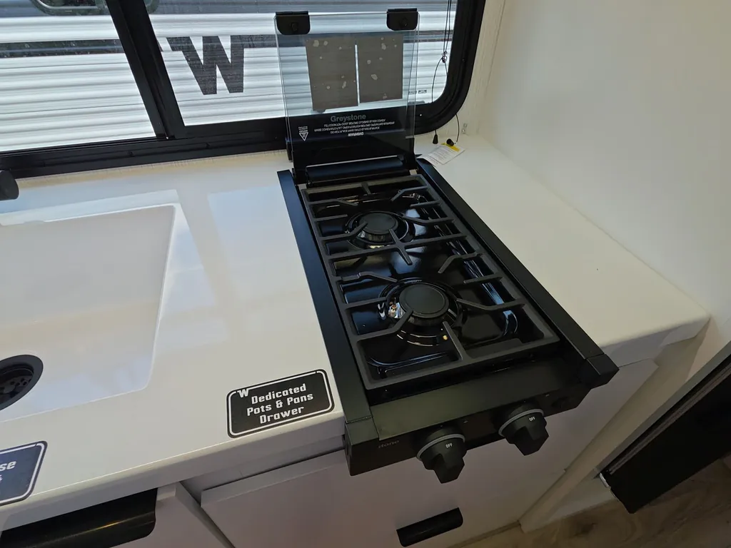 2027 Winnebago Micro Minnie 2108DS, Photos photo 11