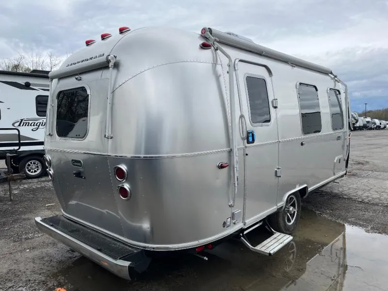 2026 Airstream Caravel 22FB - Photo 3