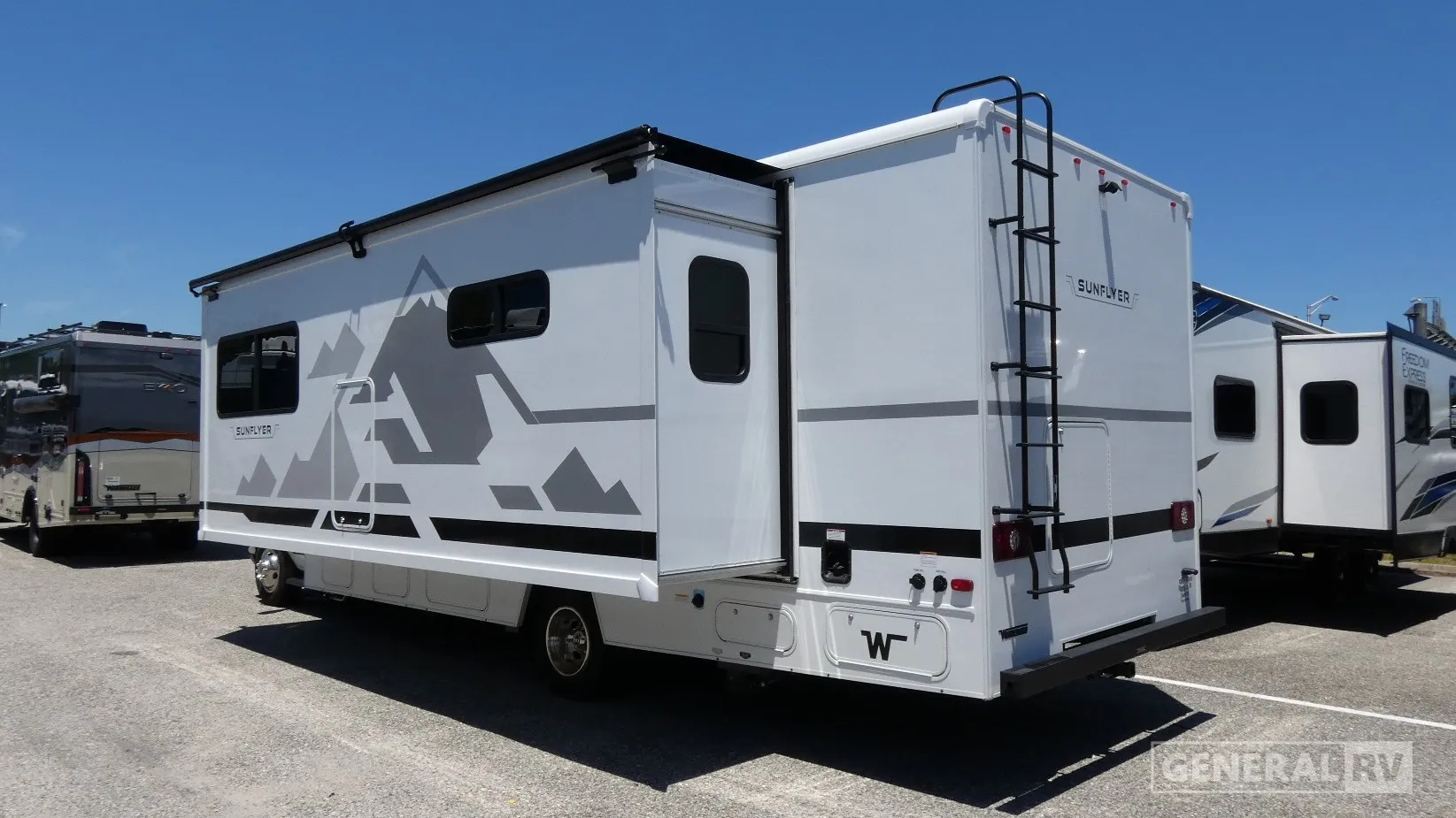 2027 Winnebago Sunflyer 28MB - Photo 4
