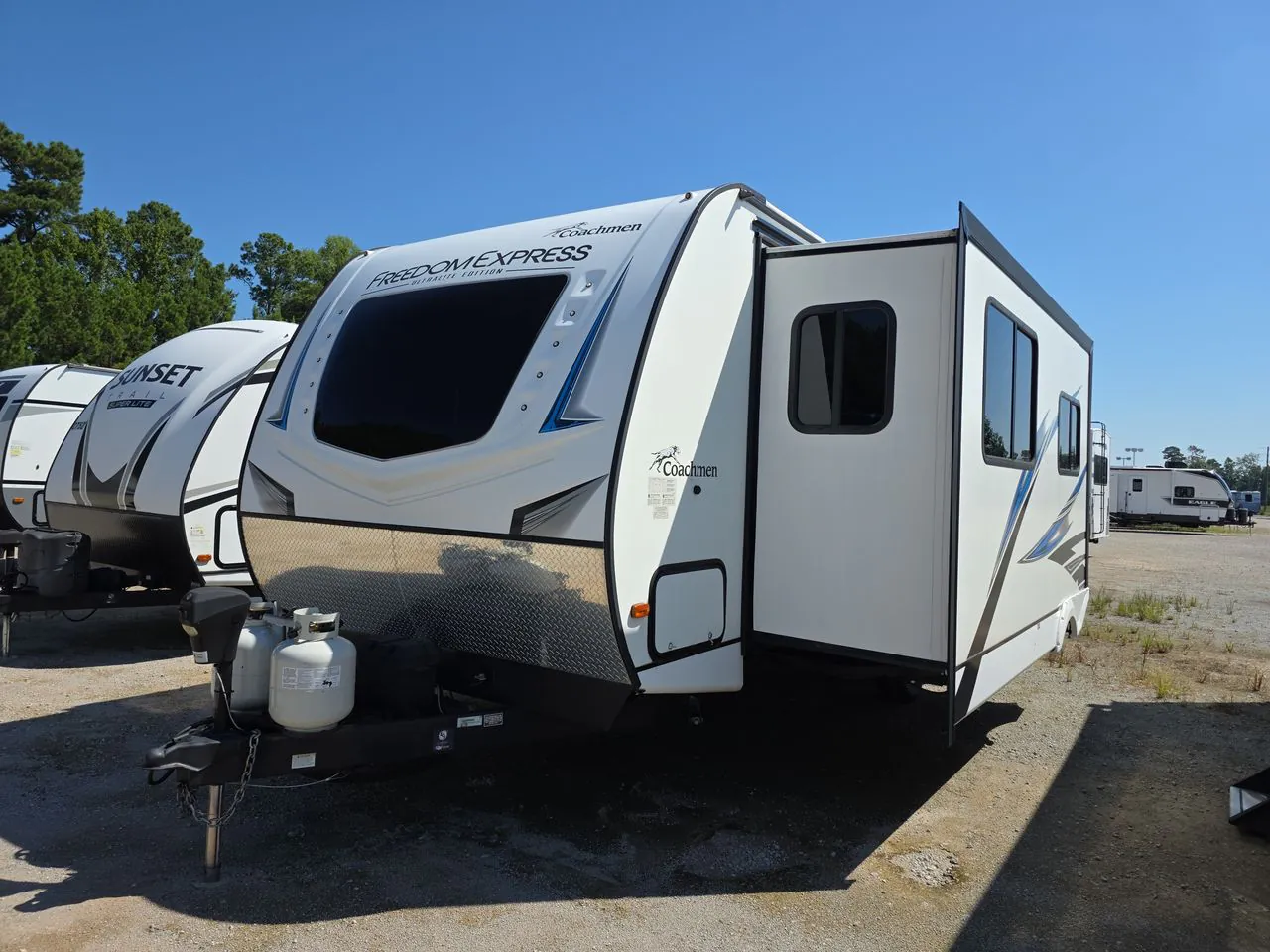 2021 Coachmen Freedom Express Ultra Lite 259FKDS - Photo 4