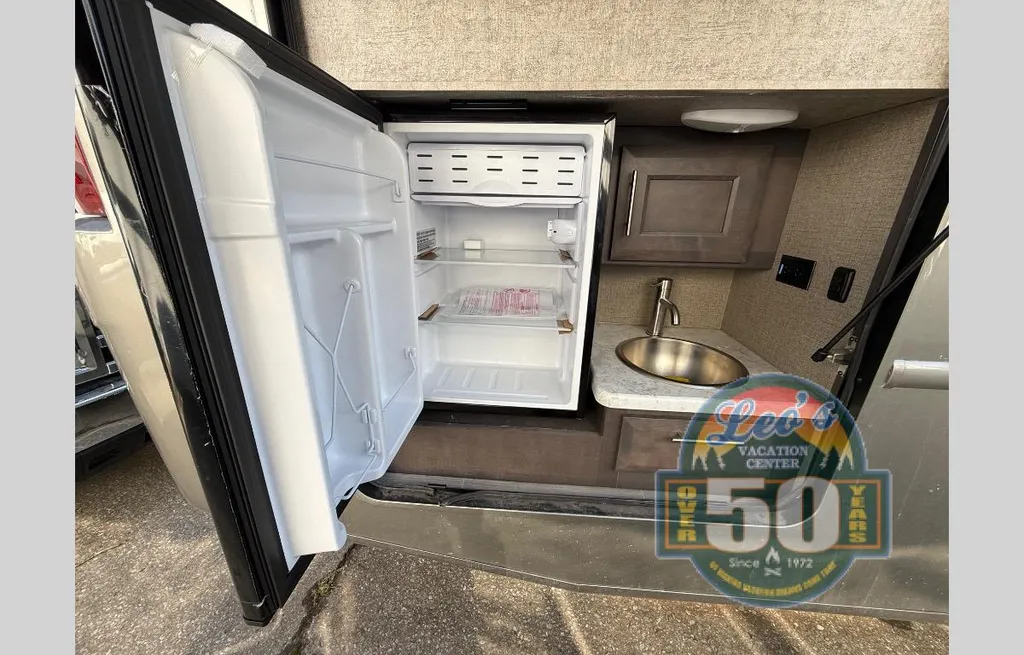 2022 Thor Motor Coach Magnitude RS36, Photos photo 8