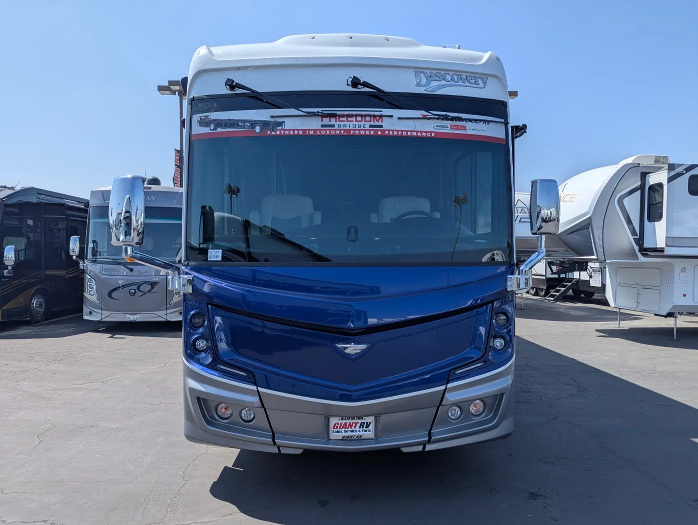 2026 Fleetwood Discovery 38N - Photo 3