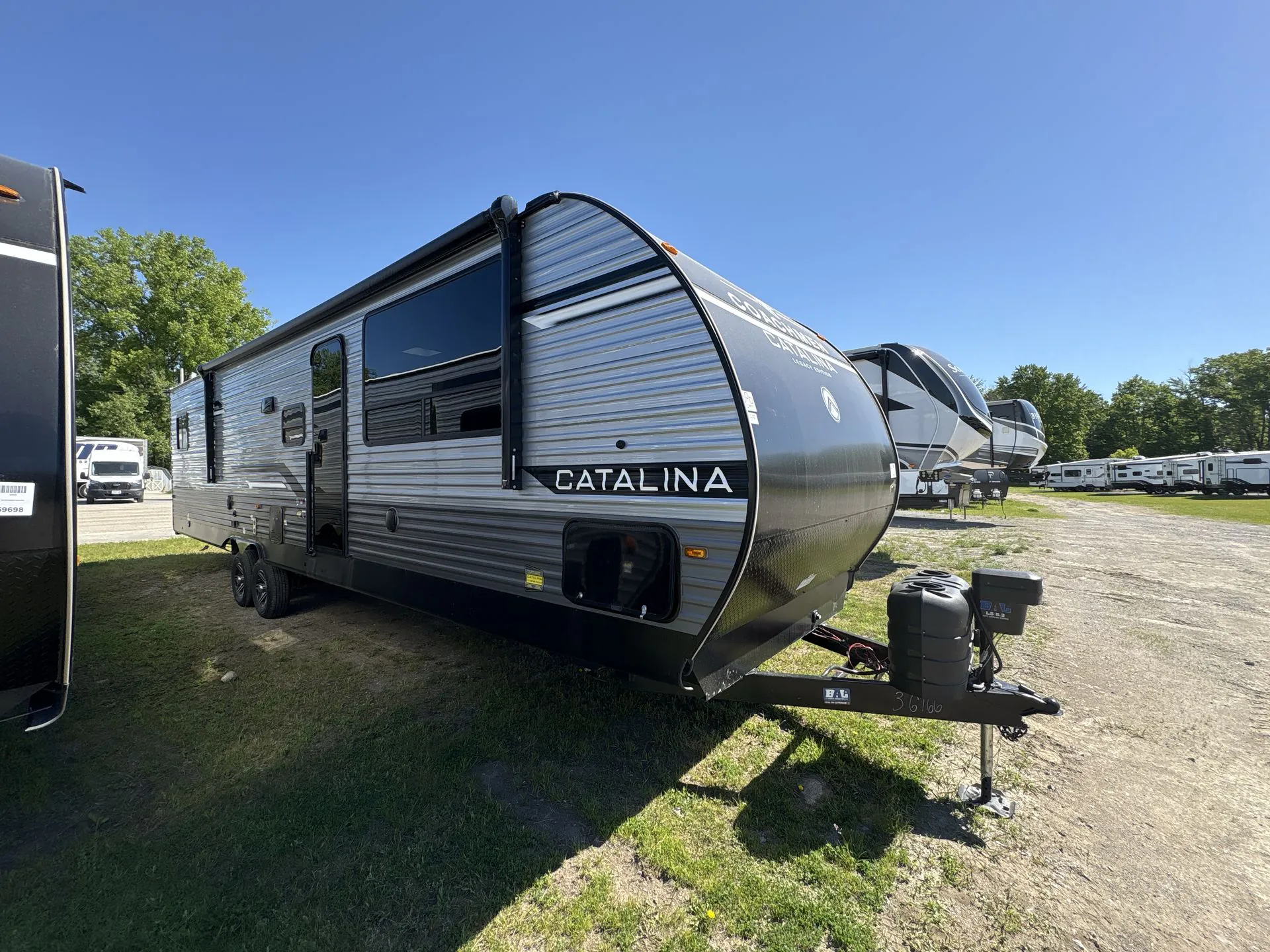 2026 Coachmen Catalina Legacy Edition 343BHTS (2 Queen Beds) - Photo 2