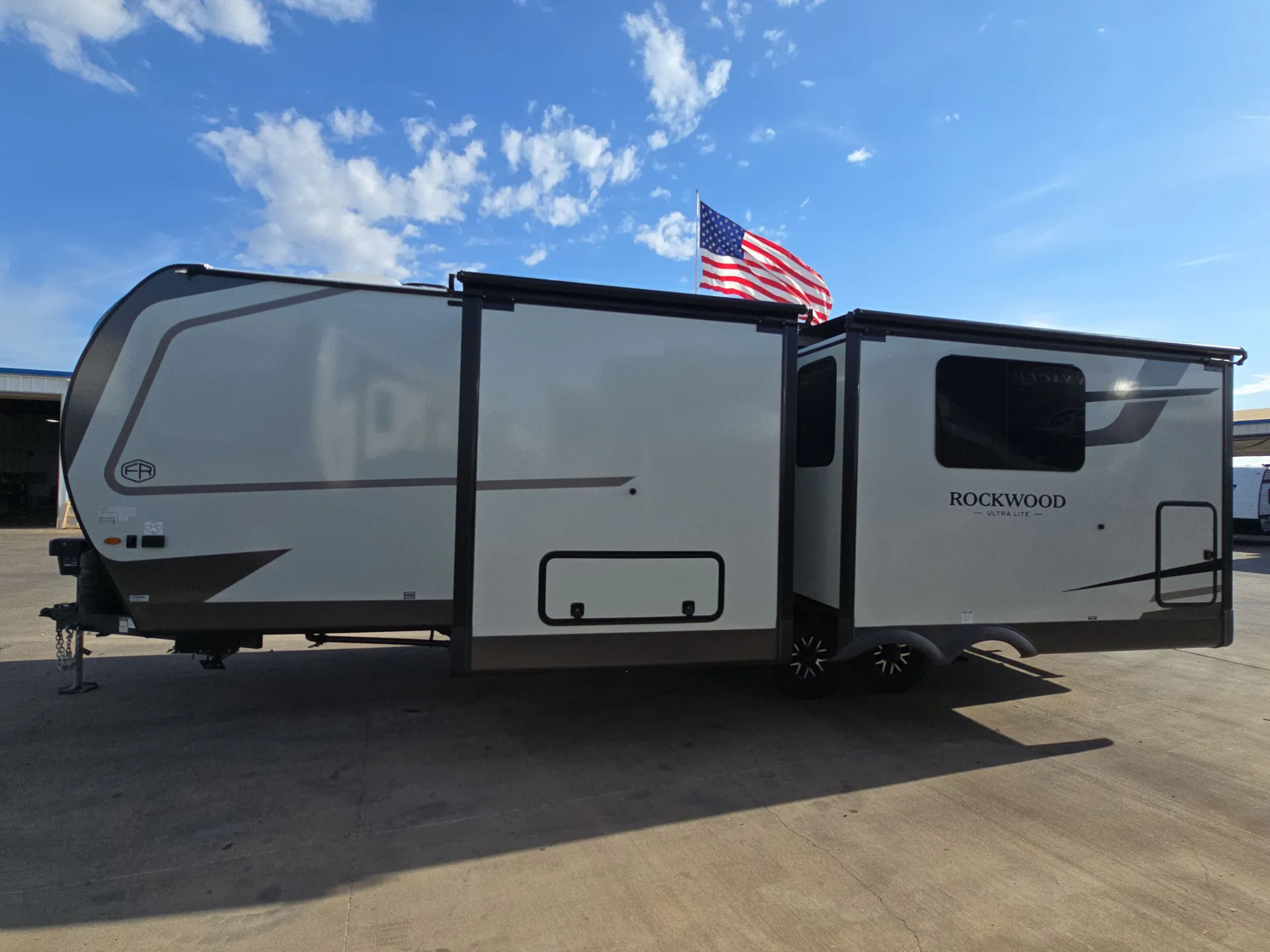 2027 Forest River Rockwood Ultra Lite 2711RK — off campside