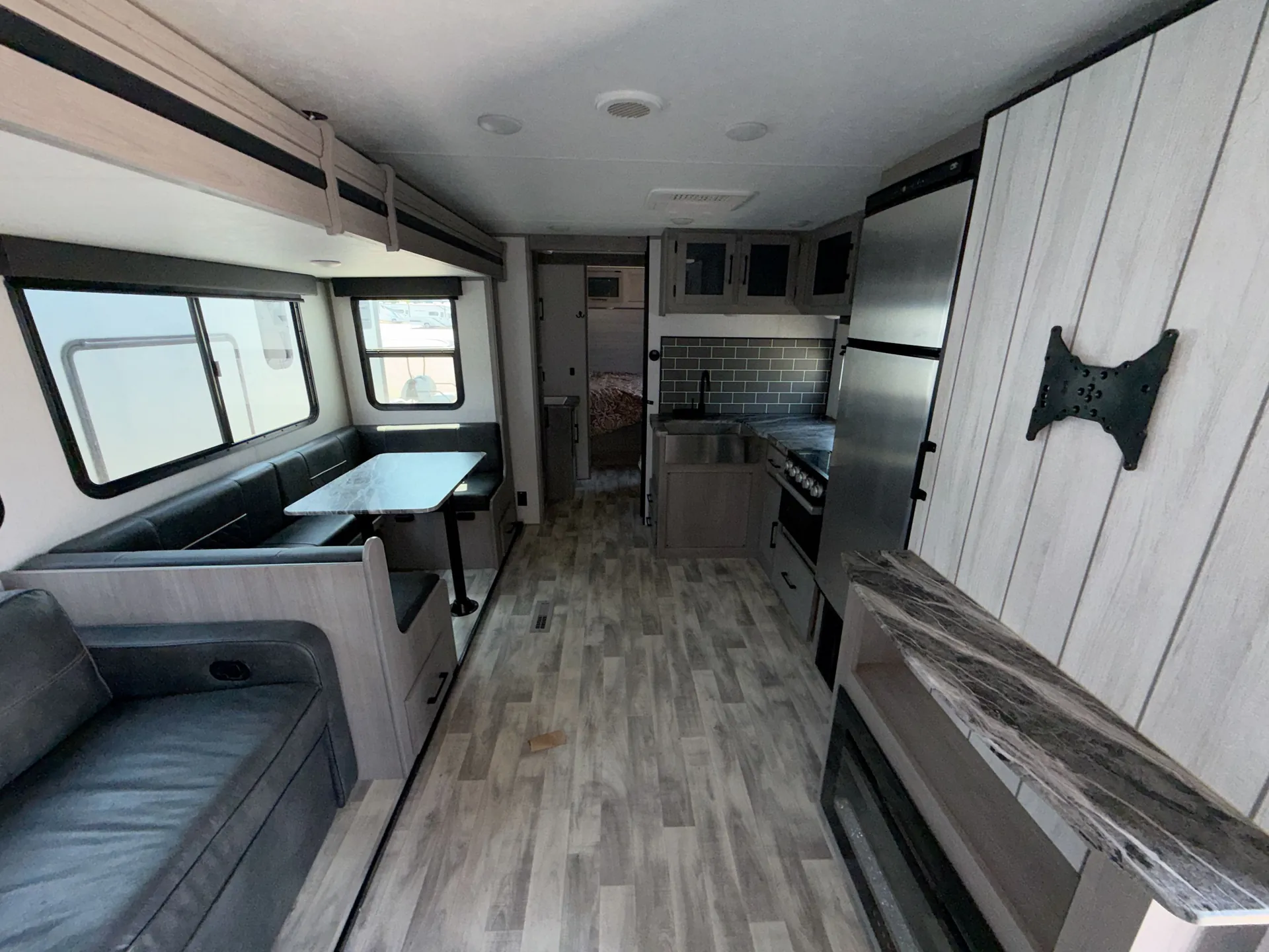 2023 Dutchmen Kodiak Ultra-Lite Ultra-Lite 332BHSL — living area main