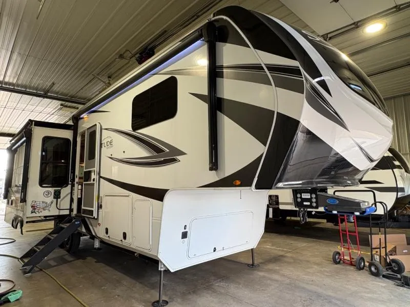 2023 Grand Design Solitude 310GK - Photo 2