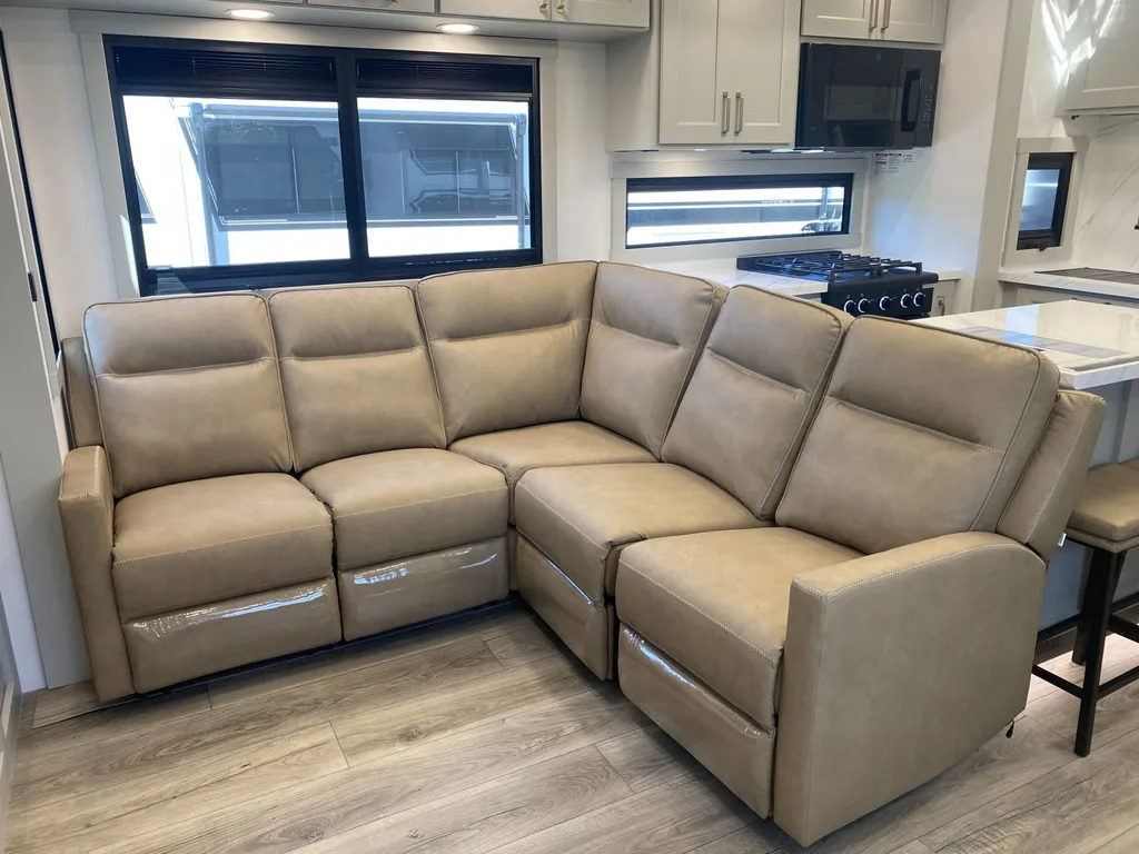 2026 Brinkley Model G 4150, Photos photo 8