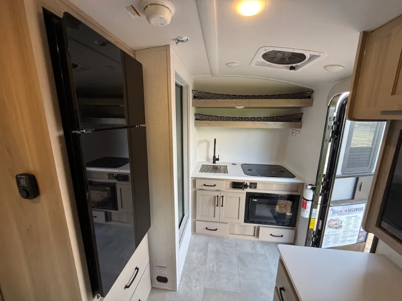 2025 Forest River Rockwood Geo Pro 15TB - Photo 4