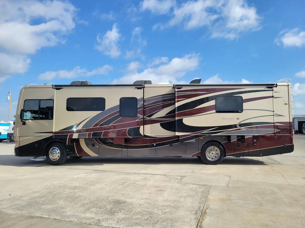 2018 Fleetwood Pace Arrow LXE 38F, Photos photo 4