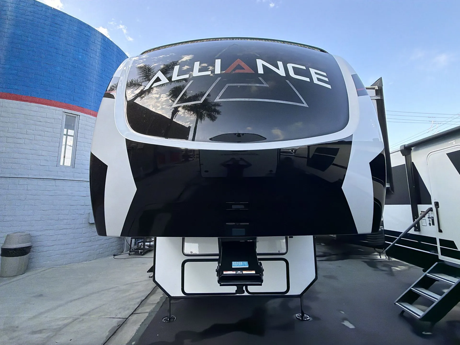 2022 Alliance RV Valor 41V15 - Photo 3