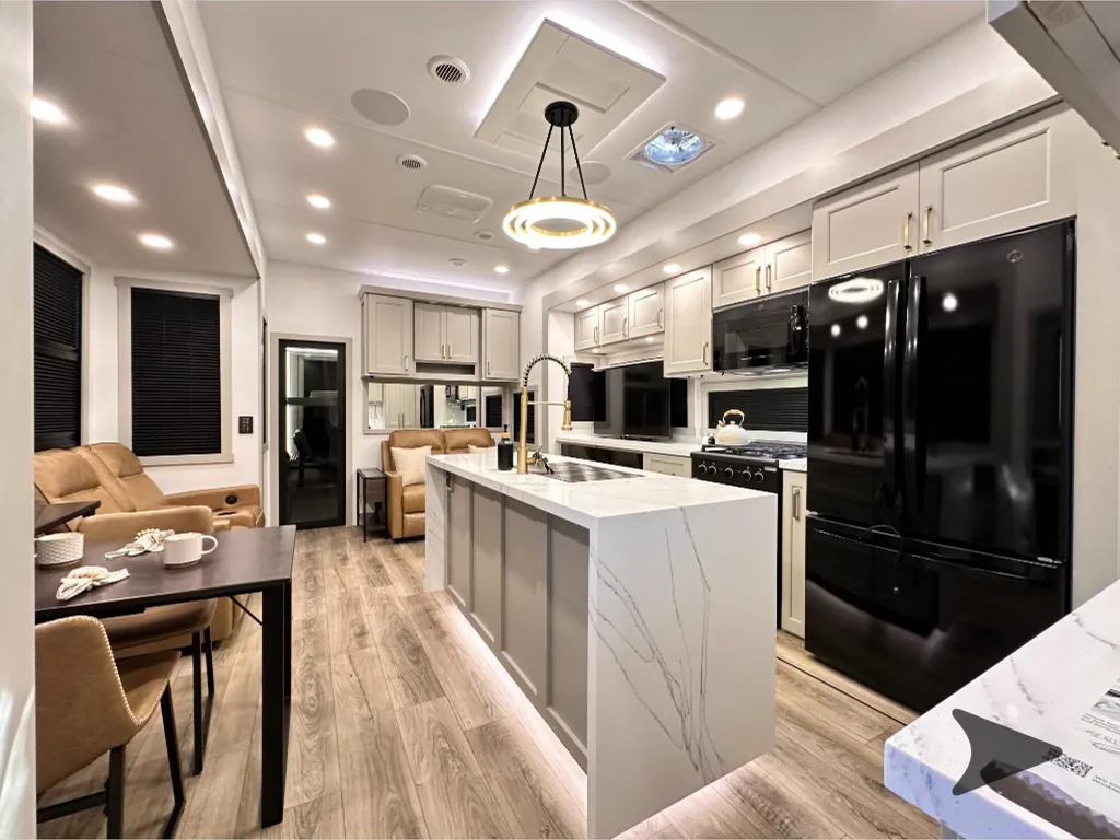 2026 Brinkley Model G 4100, Photos photo 3