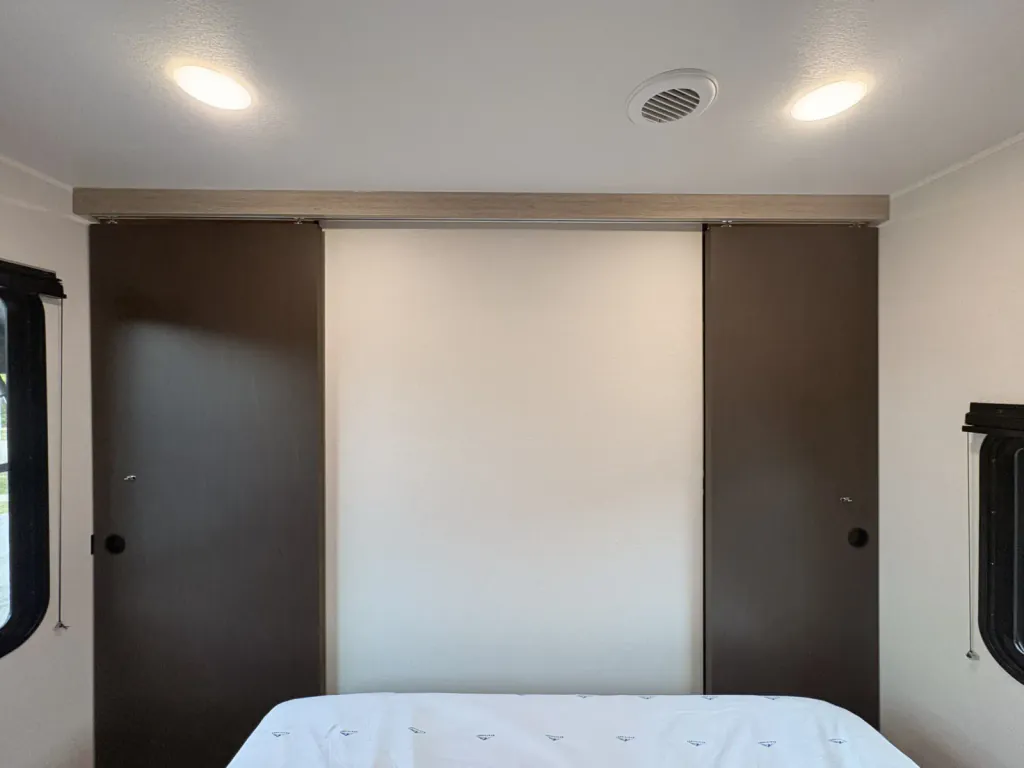 2027 East to West Della Terra 280BH, Photos photo 19