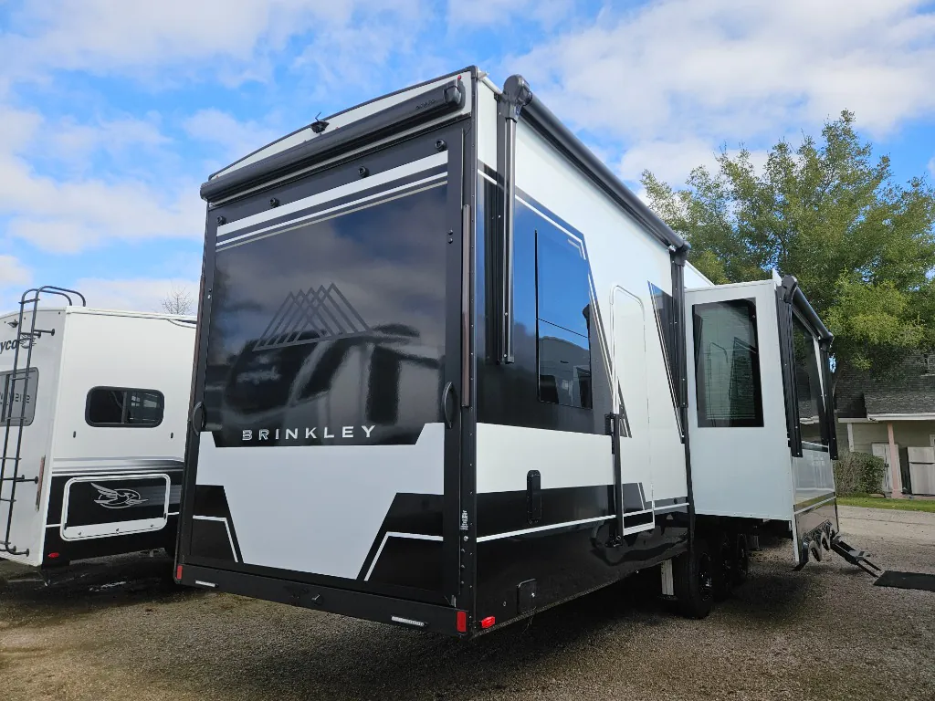 2026 Brinkley Model G 4150, Photos photo 2