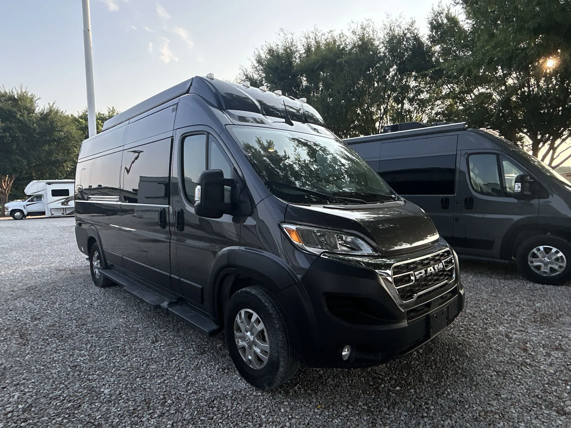 2024 Thor Motor Coach Dazzle 2JB - Photo 2