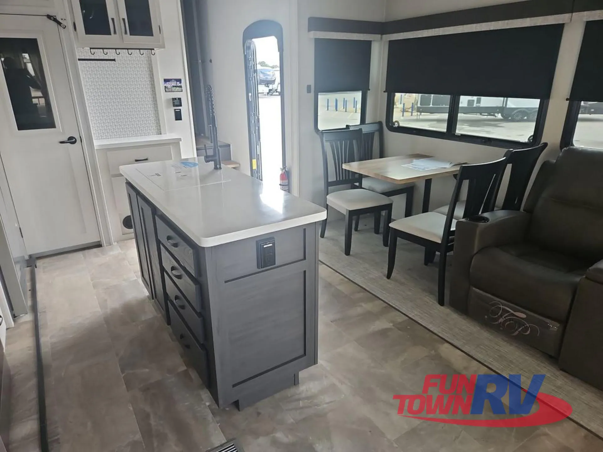 2025 Coachmen Brookstone 318RLL - Photo 4