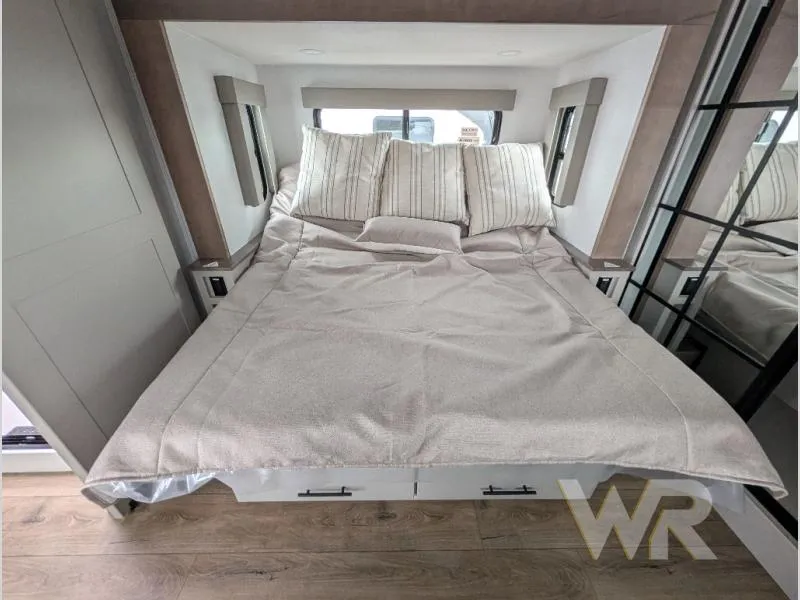 2027 Alliance RV Valor 37V11 - Photo 3