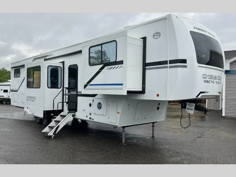 2026 Forest River Cherokee Arctic Wolf 3950SUITE - Photo 2