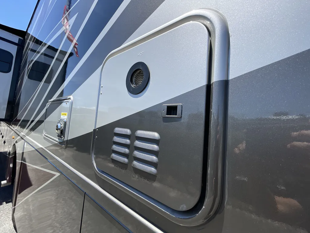 2023 Thor Motor Coach Challenger 35MQ, Photos photo 20