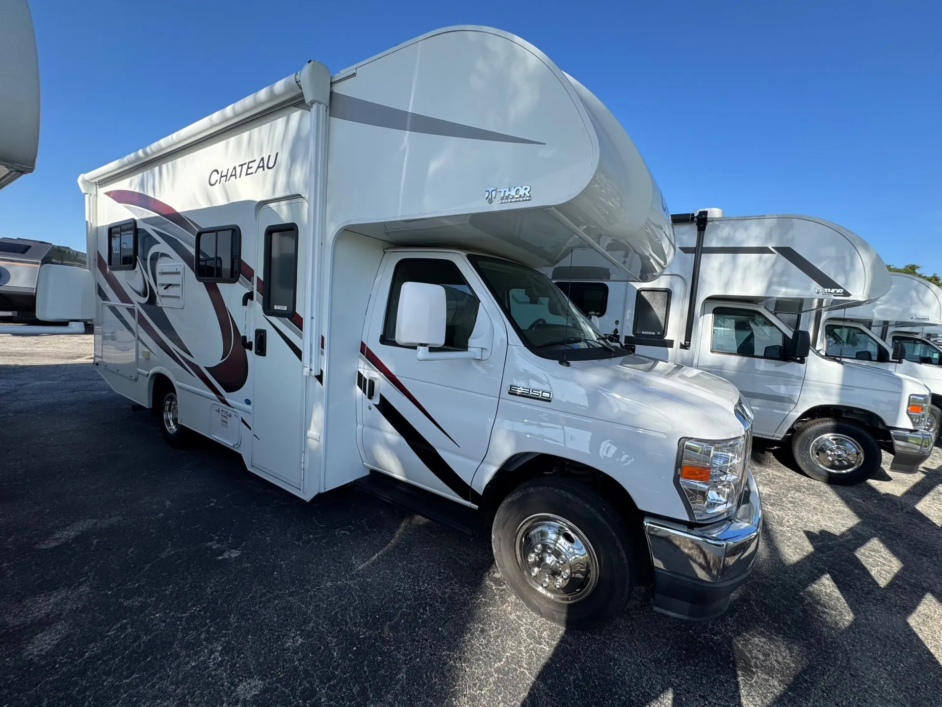 2023 Thor Motor Coach Chateau 22E - Photo 2