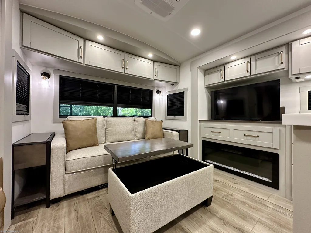 2025 Brinkley Model Z AIR 310, Photos photo 6