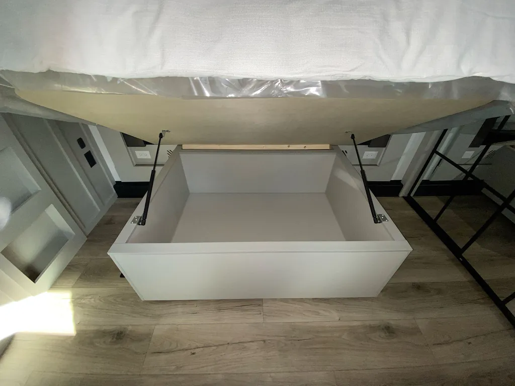 2026 Brinkley Model Z 3600, Photos photo 9