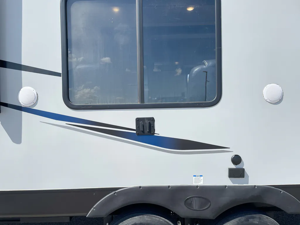 2022 Forest River Vengeance Rogue 26V, Photos photo 33