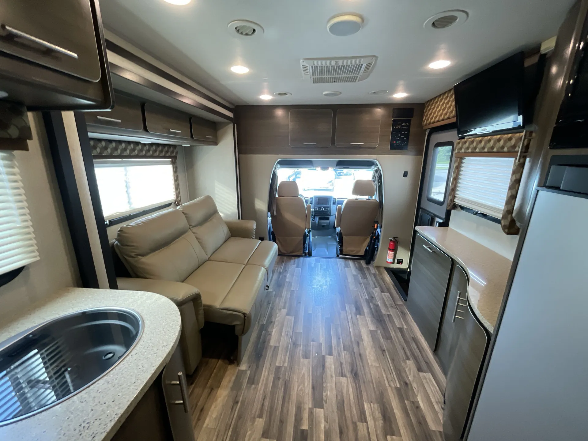 2015 Renegade RV Villagio 25TBS dealer photo 3 from Camping World