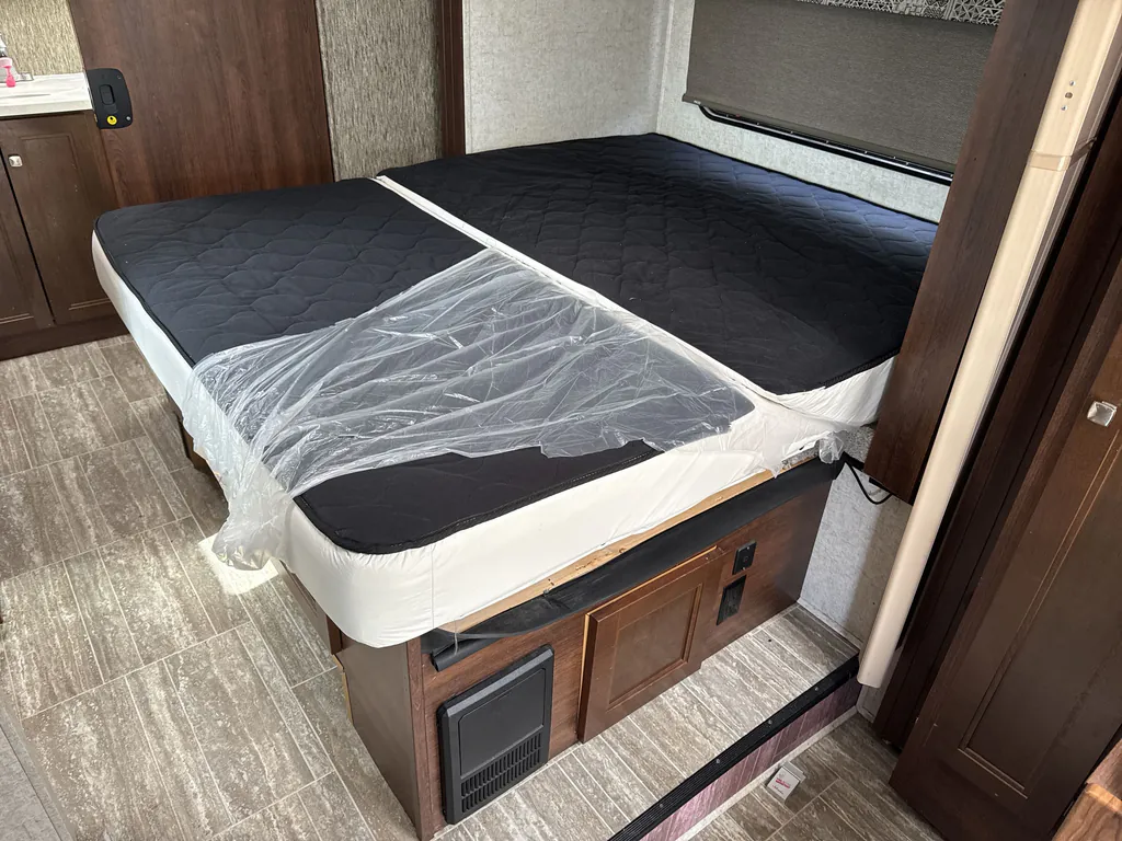2018 Forest River Sunseeker 2420MS, Photos photo 15