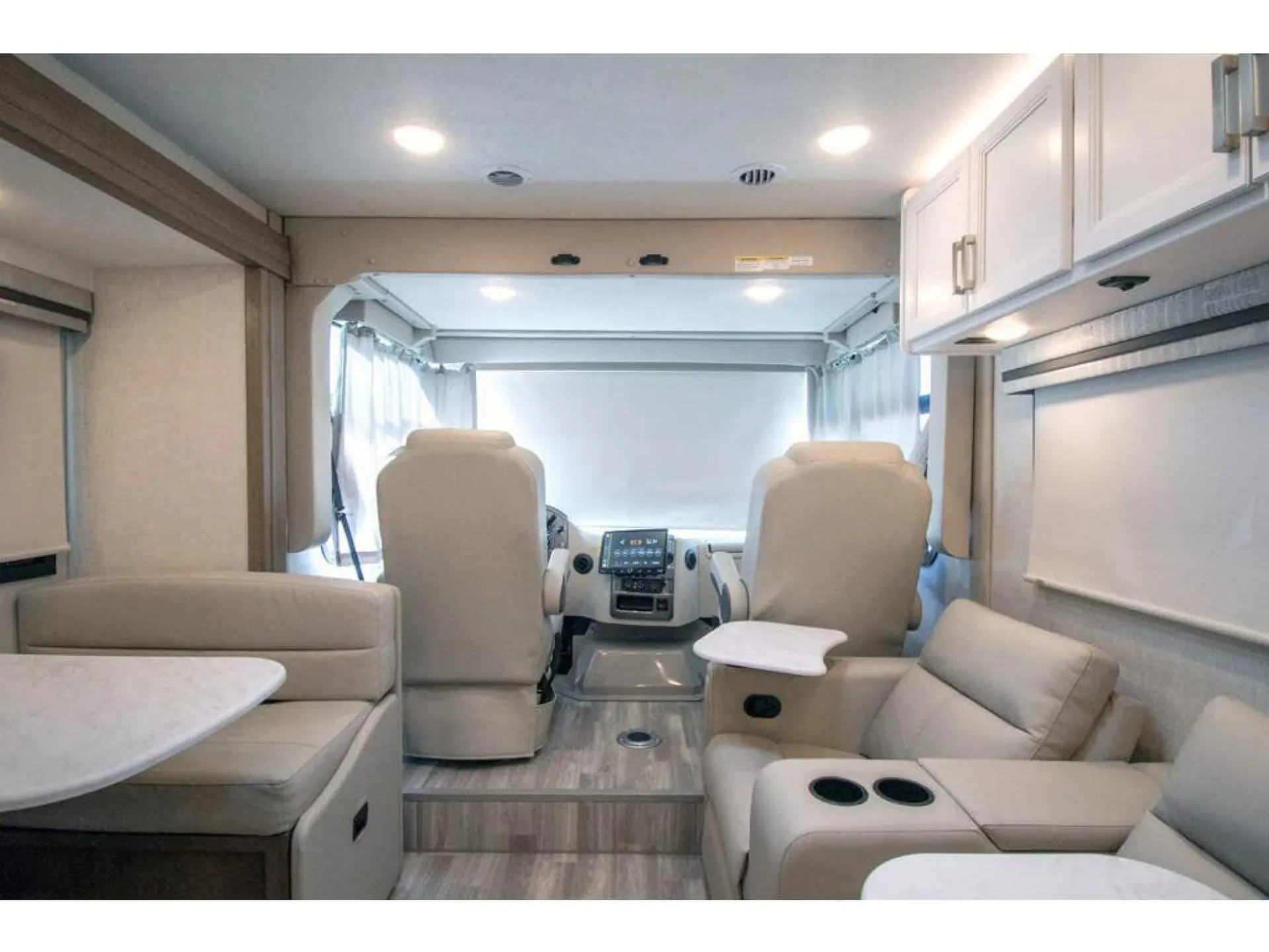 2026 Thor Motor Coach Vegas 281 - Photo 4