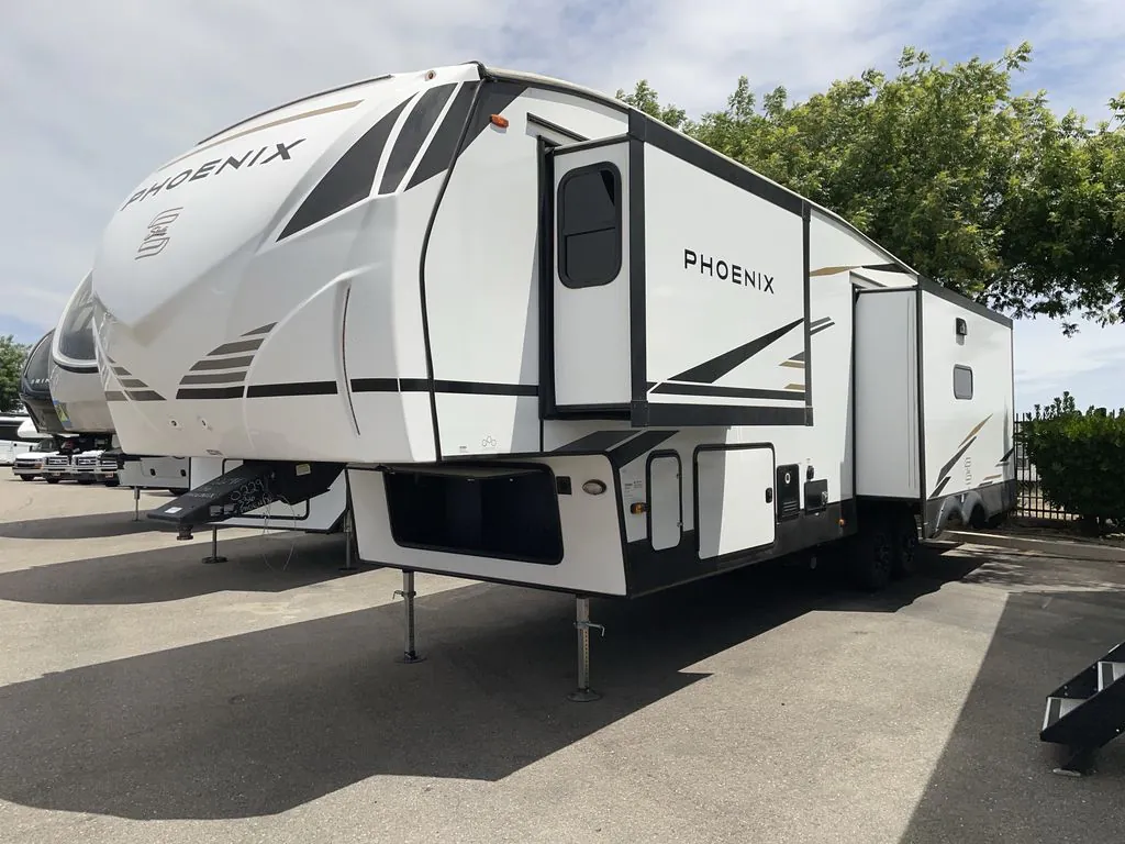 2025 Shasta Phoenix 336RL - Photo 3