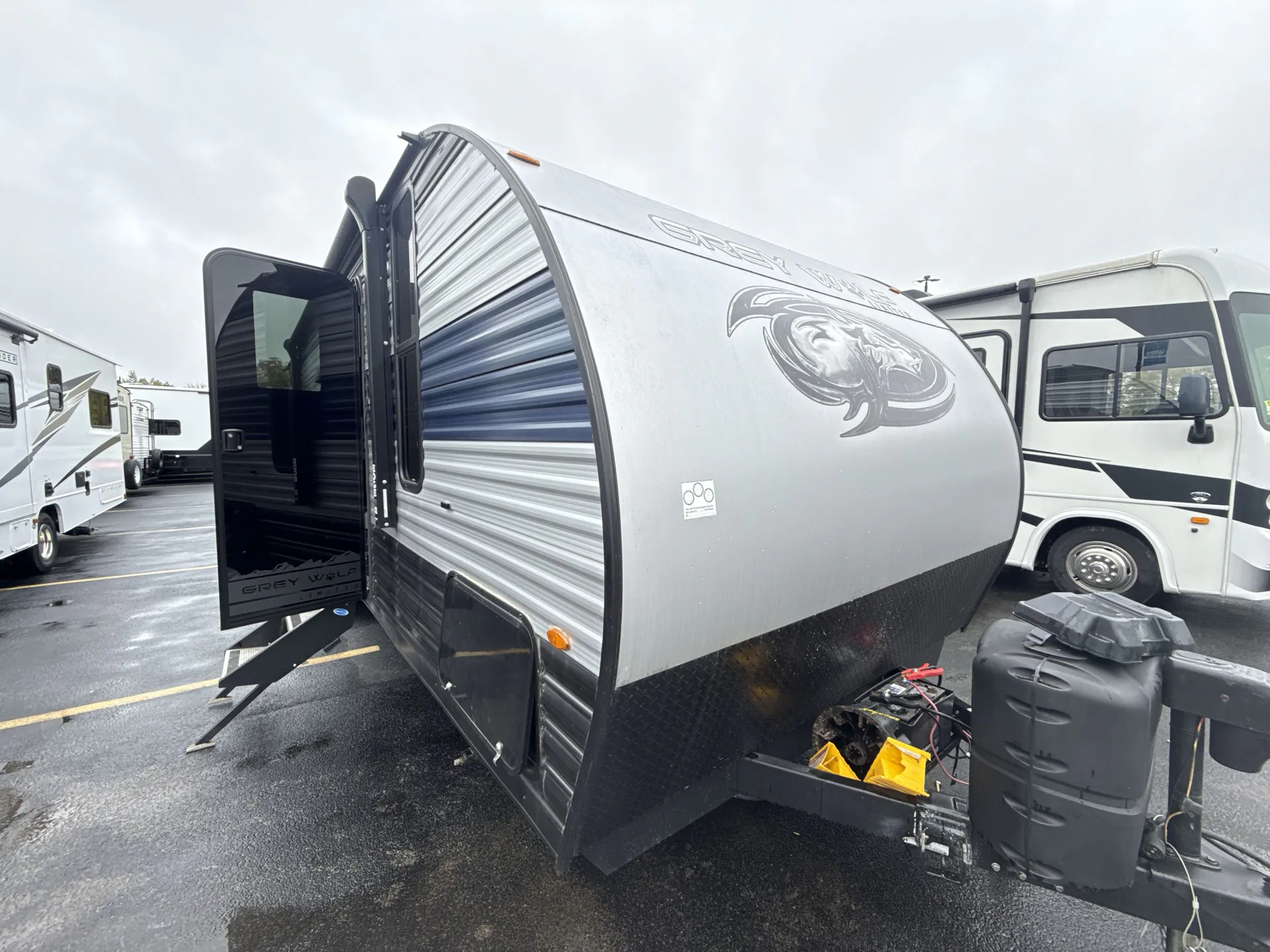 2022 Forest River Cherokee Grey Wolf 26DBH
