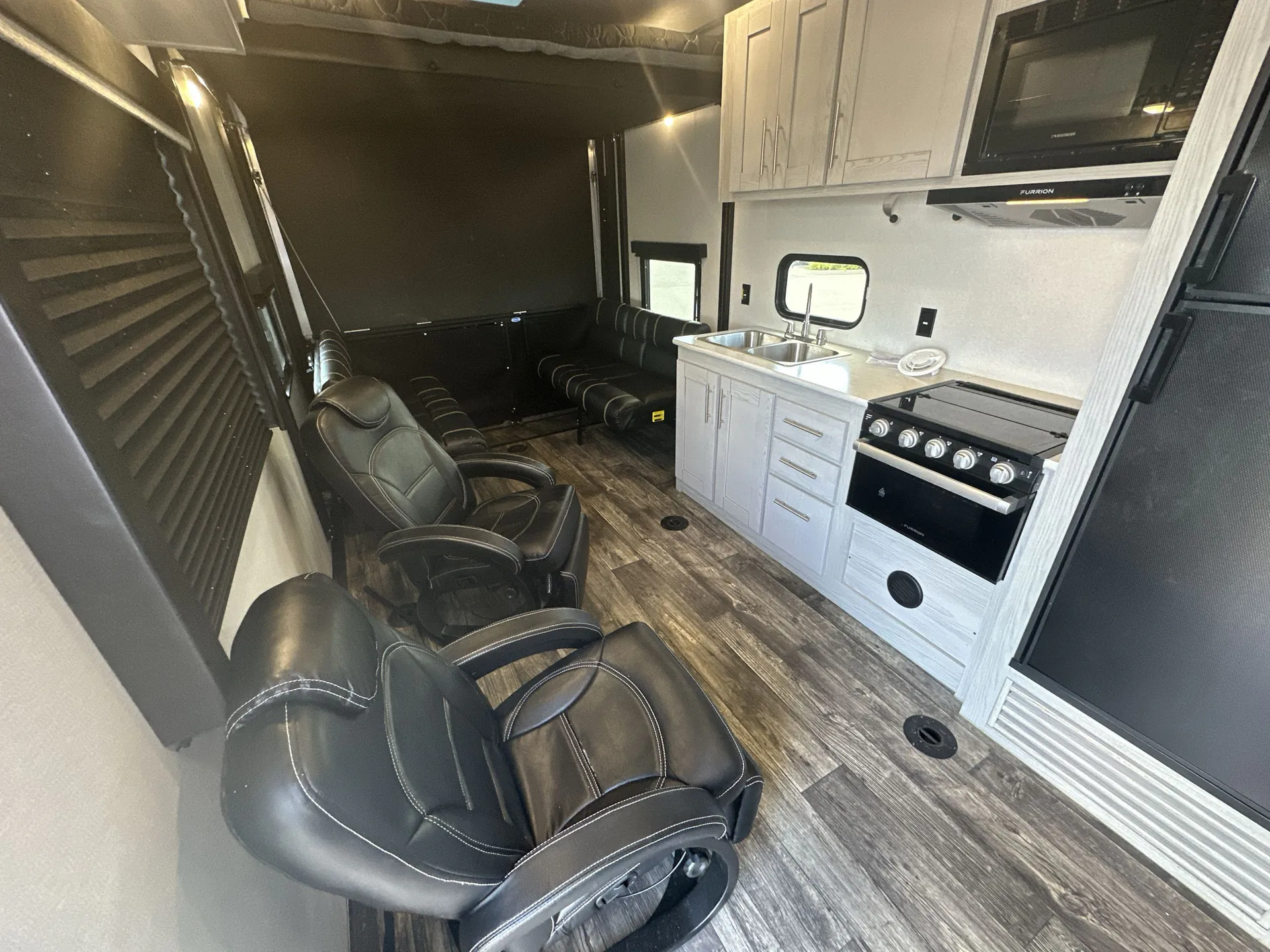 2022 Keystone Impact 25V — living area main