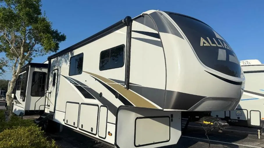 2021 Alliance RV Paradigm 390MP - Photo 2