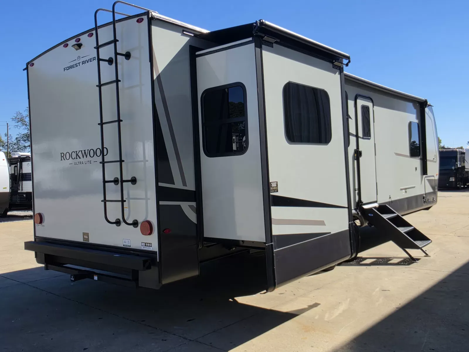 2027 Forest River Rockwood Ultra Lite 2921RL - Photo 4